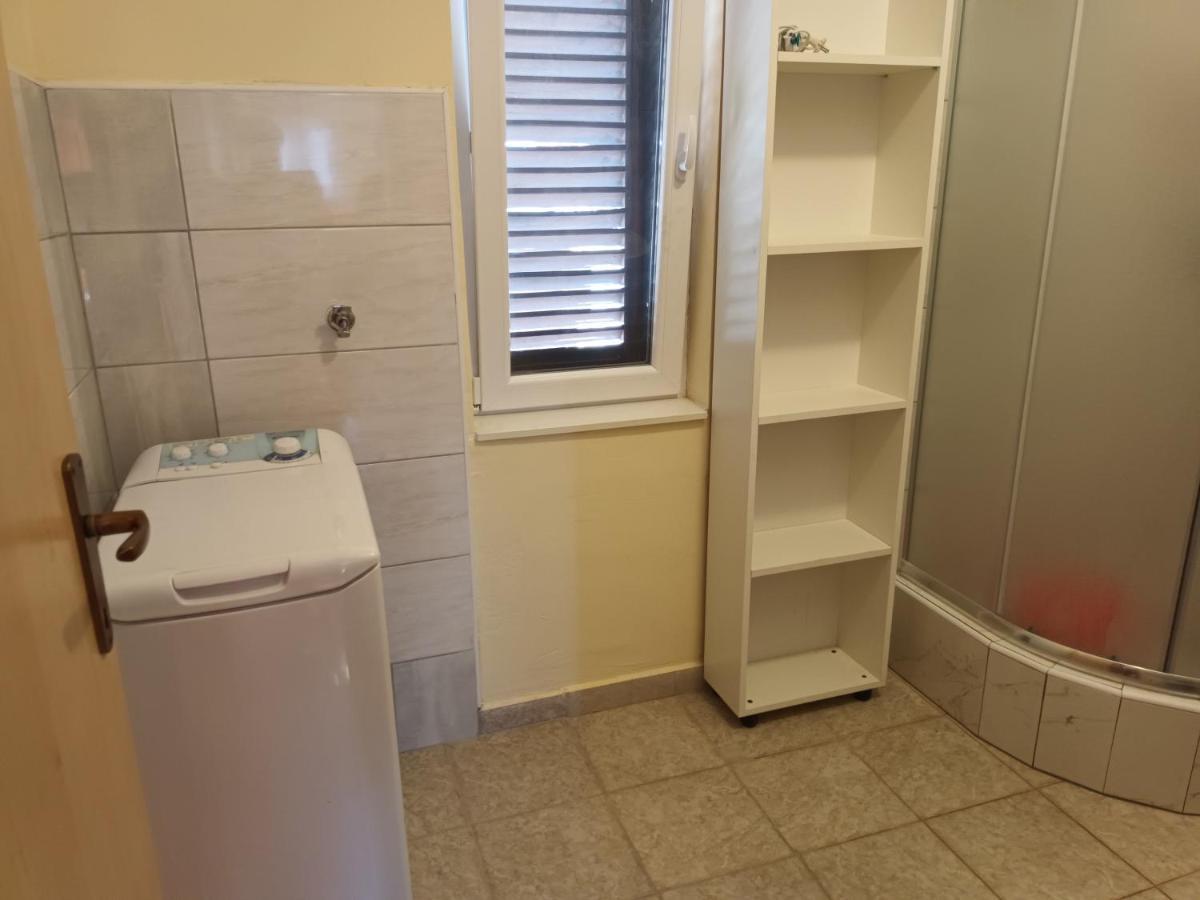 Appartamento Apartman Zlata Vir Esterno foto