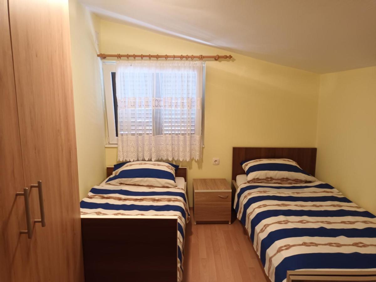 Appartamento Apartman Zlata Vir Esterno foto