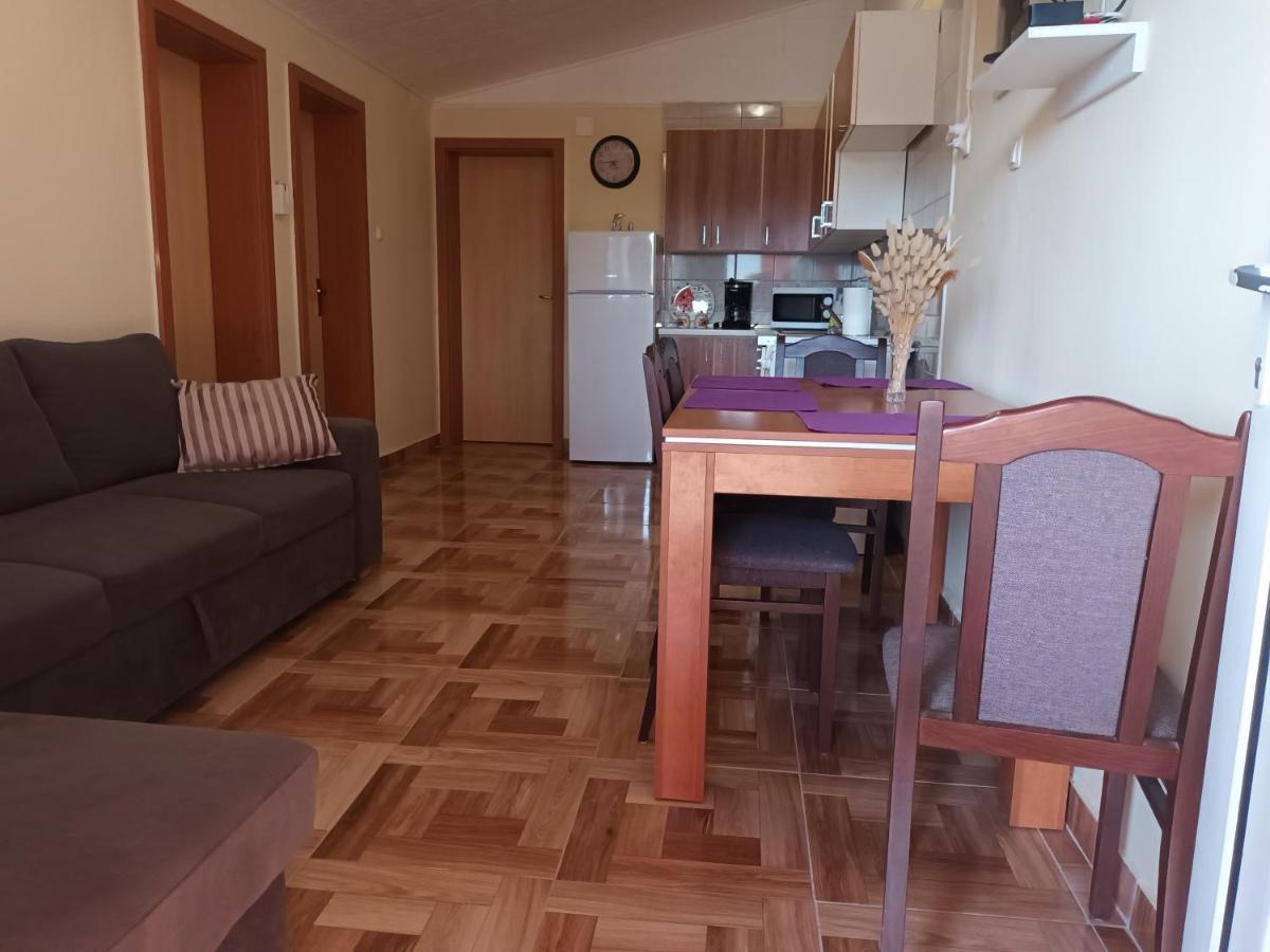 Appartamento Apartman Zlata Vir Esterno foto