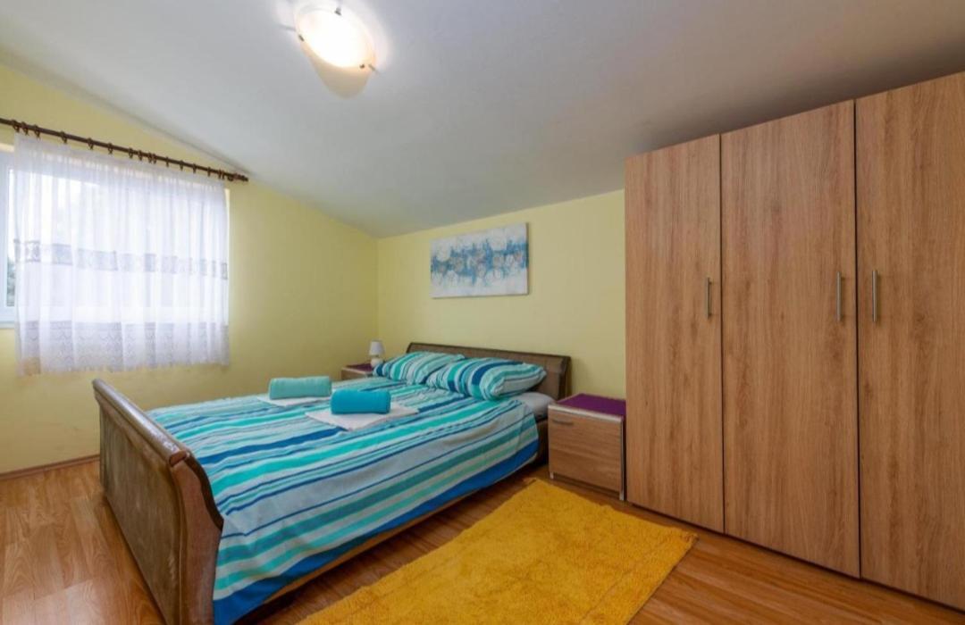 Appartamento Apartman Zlata Vir Esterno foto