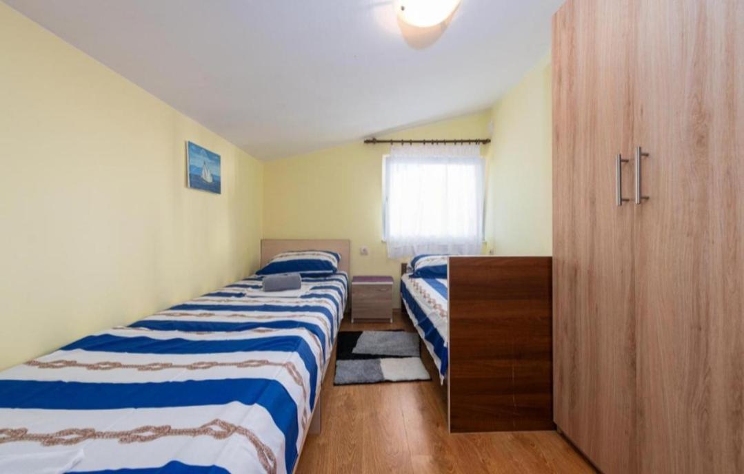 Appartamento Apartman Zlata Vir Esterno foto